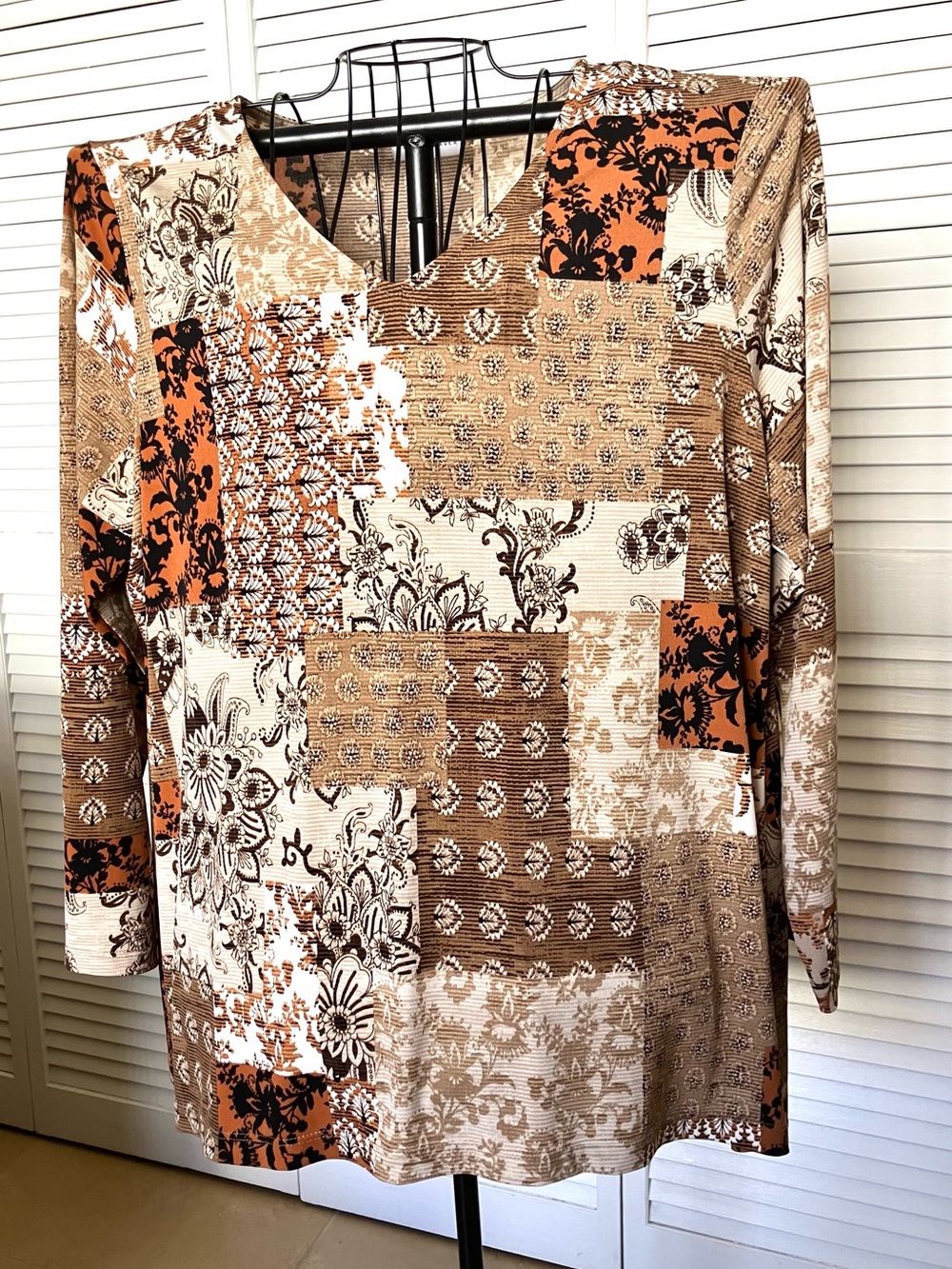 Susan Graver Hi Low Brown Tan Patchwork V Neck Blouse Size XL Liquid Knit